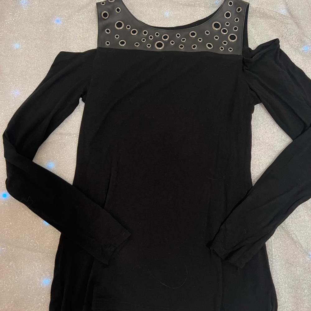 Venus cold shoulder long sleeve top
